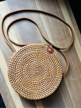Urban Outfitters Round Woven Crossbody - Tan Rattan
